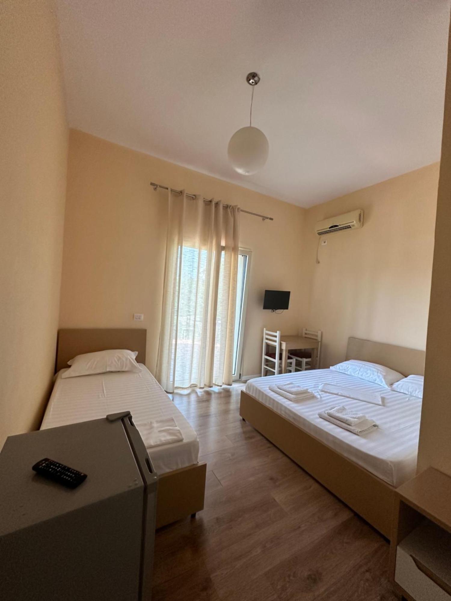 Maria Rentals Radhimë Exterior foto
